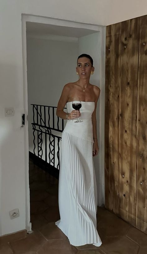 Hailey Bieber White Outfit, Casual Wedding Bride Outfit, Wedding Dress Rehearsal Outfit, Banquet Dinner Outfit, Casual White Party Outfit, Engagement Party Dress For Bride Casual, Rehearsal Dinner Dress For Bride Classy, Hamptons White Party Outfit, White Dress Outfit Party Night Classy