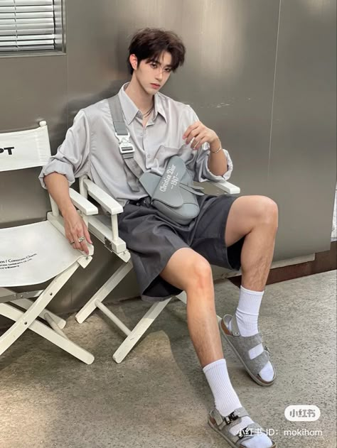 Douyin Outfits Men, Douyin Men Fashion, Fancy Guy Outfits, Korean Guy Fashion, Aesthetic Personality, Aesthetic Mens, Korean Street Fashion Men, Guys Fashion Casual, Asian Men Fashion