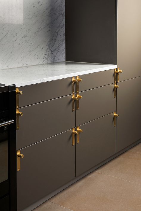 hardware-minimalist-industrial-furniture-handles-by-buster-punch-2 Flat Front Cabinets, Brass Kitchen Handles, Stainless Steel Kitchen Cabinets, Steel Kitchen Cabinets, Kitchen Cabinet Hardware, Brass Handle, Distressed Furniture, Furniture Knobs, Beating Heart