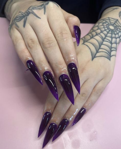 Halloween Nails Acrylic Purple, Black Vampire Nails, Gothic Nails Purple, Purple Glossy Nails, Purple Blooming Gel Nails, Spooky Nails Stiletto, Dark Purple Red Nails, Dark Purple Stiletto Nails, Simple Gothic Nails