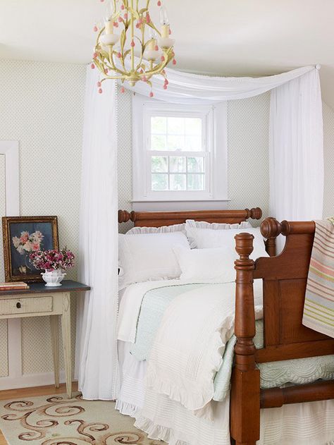 Make your room extra cozy with two mini curtain rods and some cheap fabric. Cheap Canopy Beds, Small Room Solutions, Cottage Style Bedrooms, Canopy Bed Diy, Bedroom Decorating Tips, Canopy Bedroom, Diy Canopy, Bed Tent, Small Bedroom Decor