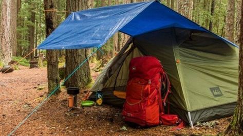 Tent Life, Zelt Camping, Tarp Shelters, Rain Shelter, Camping Tarp, Camping In The Rain, Spring Camping, Thru Hiking, Pacific Crest Trail