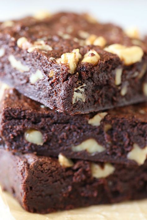 Walnut Brownies Recipe, Brownies With Walnuts, Walnut Brownie Recipe, Chocolate Walnut Brownies, Fudgy Chocolate Brownies, Brownie Desserts Recipes, Walnut Fudge, Walnut Brownies, Brownies Recipe Homemade