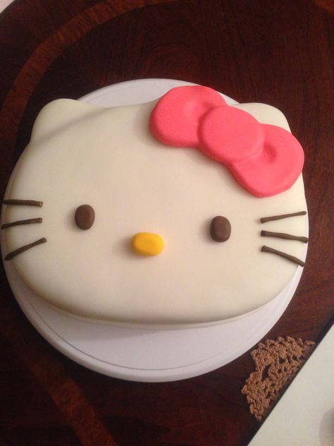 Hello Kitty Cake Design, Pastel Hello Kitty, Hello Kitty Pastel, Tort Hello Kitty, Bolo Da Hello Kitty, Cake Hello Kitty, Hello Kitty Nails Art, Hello Kitty Birthday Cake, Birthday Cake Decorating Ideas