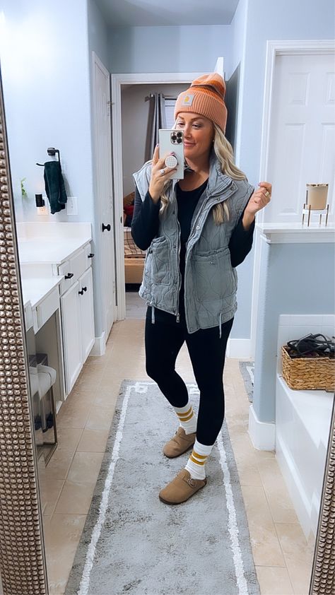 Chilly Winter Outfit, Cold Weather Casual Outfits, Comfy Cold Weather Outfits, Raceday Outfits, Alaska Outfits, Clothing Organization, Mom Clothes, Birkenstock Outfit, Comfy Wear