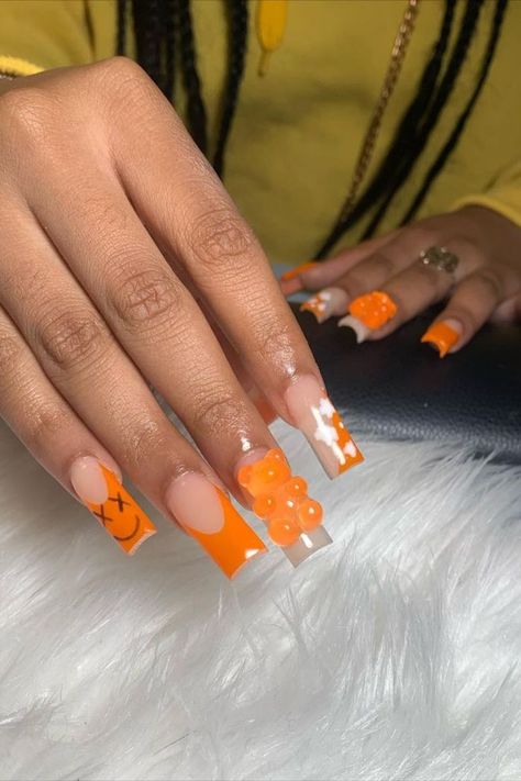 Baddie Short Acrylic Nails Orange, Short Orange Fall Nails, Acrylic Nails Ideas Orange, Fall Baddie Nails Short, Short Nail Designs Orange, Orange Nail Designs Fall, Short Orange Acrylic Nails, Halloween Orange Nails, Nails Short Orange