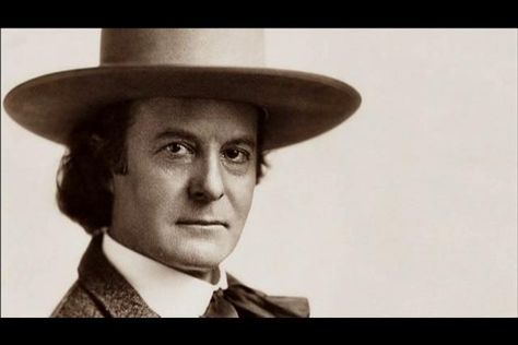 "To avoid criticism do nothing, say nothing, be nothing." Elbert Hubbard Elbert Hubbard Quotes, Elbert Hubbard, Say Nothing, Work Tomorrow, Do Nothing, Great Life, Work Today, Great Words, Free Resume