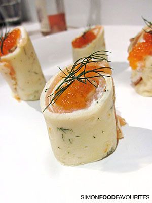 -Smoked-salmon-roulette-canapé Best Party Food, Smoked Salmon, Party Food, Nom Nom, Wedding Reception, Ethnic Recipes, Wedding Receptions