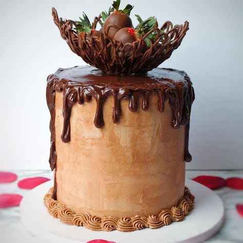 Fun chocolate bowl full with chocolate covered strawberries on this chocolate lovers drip cake! #cakedecorating #sugarart #chocolate #chocolatebowl #chocolateart #wiltoncakes #cakeart #cakeartist Chocolate Bowl Cake Topper, Fancy Chocolate Cake Design, Sprinkle Drip Cake, Chocolate Birthday Cake Decoration, Chocolate Cake Toppers, Chocolate Bowls, Chocolate Bowl, Ice Bowl, Chocolate Cake Designs