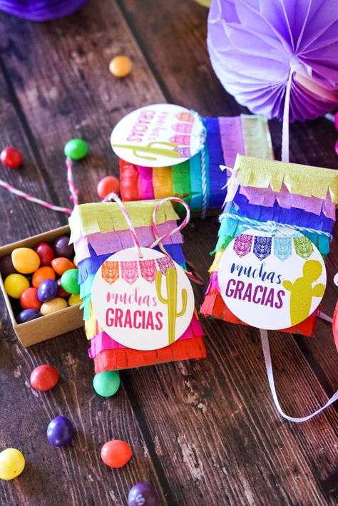 Use this EASY step-by-step tutorial to make an awesome pinata gift box using your gift box, crepe paper and some liquid glue. Then download the matching gift box label, edit for your message and present your fiesta party favor, Cinco de Mayo gift or Mexican party favor in perfect fiesta style! Boxes Decoration, Mexican Party Favors, Fiesta Party Favors, Party Favor Ideas, Mexican Fiesta Party, Fiesta Birthday Party, Fiesta Party Decorations, Mexican Gifts, Party Favors For Adults