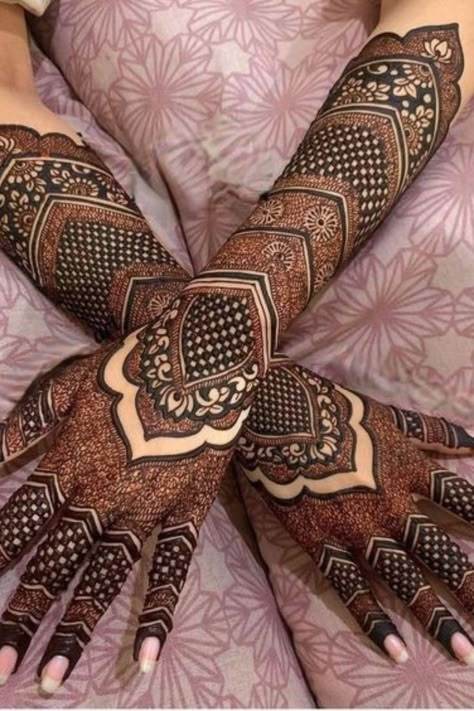 Famous Party Mehndi Artists in India S Mehandi Design, Simple And Beautiful Mehndi Designs, Marwari Mehndi Design, Mehndi Designs For Back Hand, Mehndi Designs For Back, Feet Henna, Kashee's Mehndi Designs, Traditional Mehndi Designs, Beautiful Mehndi Designs