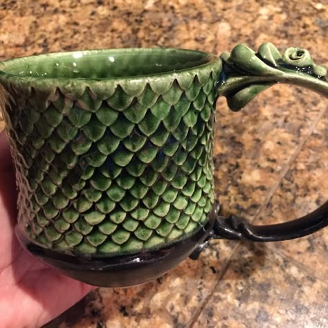 Dragon Mug Pottery, Glaze Designs For Pottery, Textured Mugs, Dragon Ceramics, Pottery Dragon, Crazy Ceramics, Ceramic Handbuilding, Dragon Pottery, Pottery Throwing