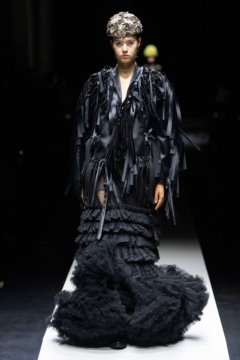 Noir Kei Ninomiya Spring 2020 Ready-to-Wear Collection - Vogue Kawakubo Rei, Jumpsuit Runway, Human Experiment, Paris Spring Fashion, Dover Street Market London, H Naoto, Allure Couture, Noir Kei Ninomiya, Kei Ninomiya