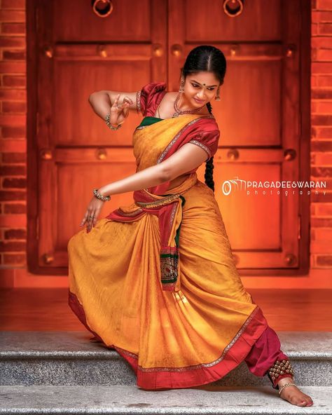 Photography Poses On Stairs, Poses On Stairs, Bharatanatyam Dancer, Indian Classical Dancer, Bharatanatyam Poses, Dance Wallpaper, Dance Picture Poses, Makeup Images, Dance Photography Poses