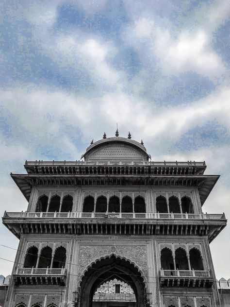 Sri Rangji Mandir is dedicated to Lord Sri Goda-Rangamannar. Goda or Andal as she is popularly known in South India was a famous 8th century Vaishnava saint who had composed "Tiruppuvai" which centers around her love for her beloved Lord Krishna and his leela bhoomi Vrindavan. Kalka Ji Mandir Delhi, Lingaraj Temple, Vrindavan Photography, Vrindavan Dham, राधा कृष्ण, Temple Architecture, Love For Her, Shri Krishna, Krishna Art