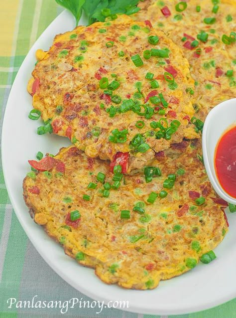 Tortang Giniling or ground meat omelet is a quick and easy Filipino omelet recipe that you can prepare for breakfast or lunch. Cook With Ground Beef, Giniling Recipe, Pinoy Breakfast, Philippines Recipes, Omelets Recipe, Pinoy Food, Ground Meat, Filipino Recipes, Breakfast Food