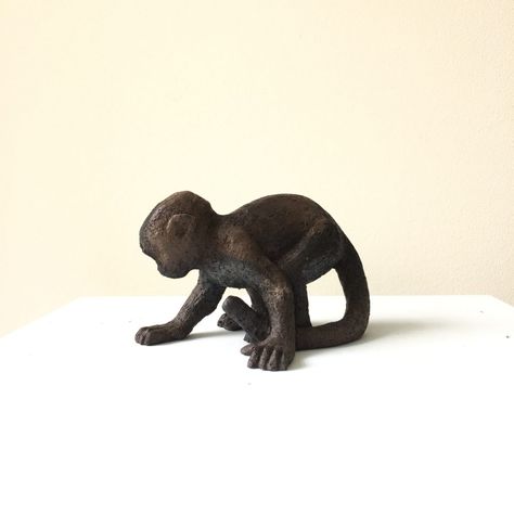 Clay Monkey, Monkey Sculpture, Animal Pottery, Big Whale, Object Sculpture, Sculpture Pottery, Sculpture Inspiration, Animal Inspiration, African Grey Parrot