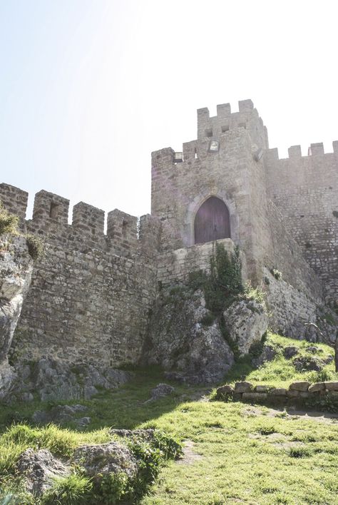 Medieval Castle Walls with Cobblestone Alleys Forever Marked of History & Culture || Óbidos, Portugal Valhiem Castle, Medieval Castle Illustration, Medieval Castle Aesthetic, Excalibur Aesthetic, Lady Bathory, Midevil Castle, Castle Inspiration, Castle Parts, Scotland Castles