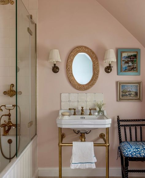 Cotswold Cottage, Be Calm, Cottage Bathroom, Chic Bathrooms, Pink Bathroom, Traditional Bathroom, House Bathroom, Bathroom Styling, Home N Decor