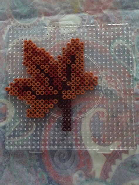 Perler Bead Fall Leaves, Autumn Hama Beads, Perler Bead Designs, Ansan, Perler Art, Hama Beads Patterns, Beaded Leaf, Diy Perler Beads, Melting Beads