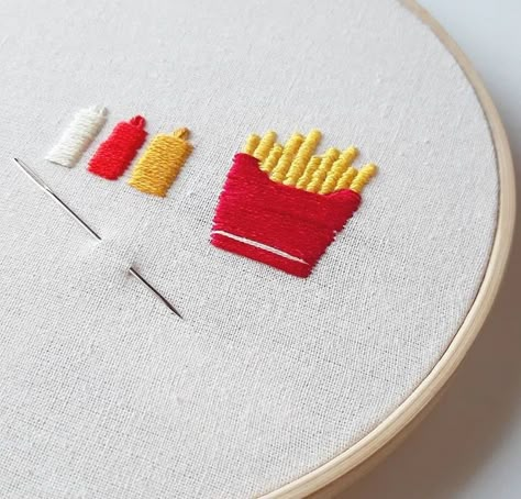 Hot Dog Embroidery, Quirky Embroidery, Embroidery Hoop Art Tutorial, Embroider Ideas, Embroidered Socks, Summer Sewing, Easy Embroidery, Diy Embroidery Patterns, Hand Embroidery Projects