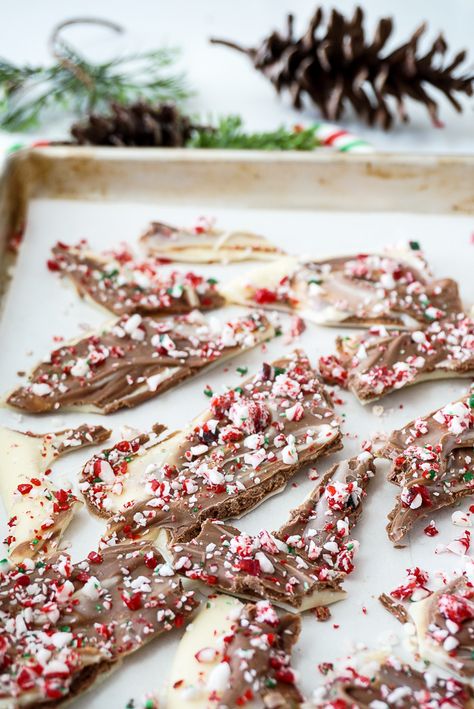 Candy Cane Bark, Almond Bark Recipes, Recipe With Milk, Chocolate Bark Christmas, Candy Cane Recipe, Chocolate Bark Recipe, Easy Candy, White Chocolate Recipes, Chocolate Candy Recipes