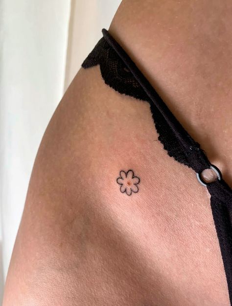 Tattoo ideas Minimalistic Flower Tattoo, Hand Poke Tattoo, Stick Poke Tattoo, Tattoo Beautiful, Dot Tattoos, Small Pretty Tattoos, Petite Tattoos, Hand Poked Tattoo, Cute Tiny Tattoos