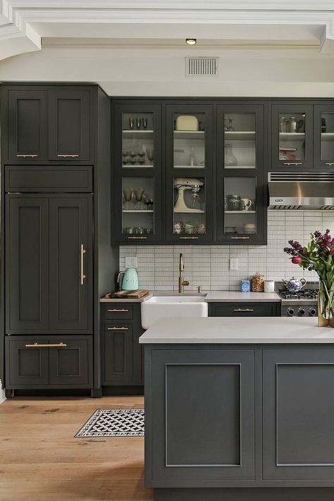 34 + Charcoal Gray Kitchen Cabinets ( Dark or Light) | Countertopsnews Charcoal Gray Kitchen, Charcoal Gray Kitchen Cabinets, American Style Kitchen, Charcoal Kitchen, Dark Grey Kitchen Cabinets, Dark Gray Kitchen Cabinets, Gray Kitchen Cabinets, Dark Grey Kitchen, Traditional Kitchen Design