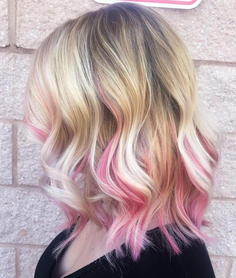 blonde lob with pastel pink highlights Blonde Hair Color With Pink, Hair Color With Pink Highlights, Kids Hair Color Ideas Girls Fun, Blonde And Pink, Pink Hair Highlights, Blonde Hair With Pink Highlights, Haircut 2023, Pink Streaks, Blonde Lob