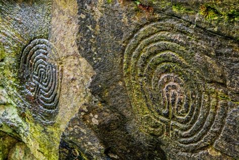 Tintagel Cornwall, Petroglyphs Art, Labyrinth Maze, Ancient History Archaeology, Historic Houses, Prehistoric Art, Standing Stone, History Photos, Ancient Architecture