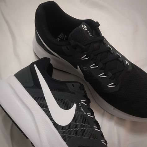 Shoes Aesthetic Black, Running Shoes Aesthetic, Shoes Aesthetic, Nike Running Shoes, Aesthetic Black, Running Shoes Nike, Nike Running, Black Aesthetic, Nike Shoes