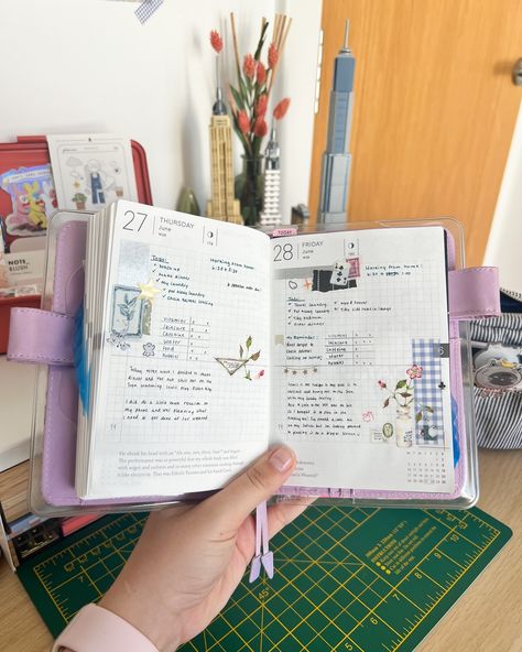 ✿ The past few days in my A6 have been so neat and organized, thanks to my pen combos and deco. Check out my latest reel to see how I decorated my pages! ✿ 🏷️ #planner #plannercommunity #plannerlove #functionalplanning #plannerspread #plannerinspo #functionalplanner #plannerstickers #plannerstickers #hobonichi #hobonichia6 #deco Hobonichi Ideas, Hobonichi A6, Planner Designs, Functional Planning, Hobonichi Planner, Planner Spread, Joy Of Life, Planner Design, Binders