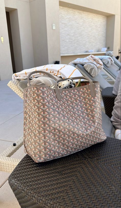 Goyard Purse, Goyard Tote, My Style Bags, Luxury Bags Collection, Stylish Iphone Cases, Goyard Bag, Bag Obsession, Laptop Bag For Women, Girly Bags