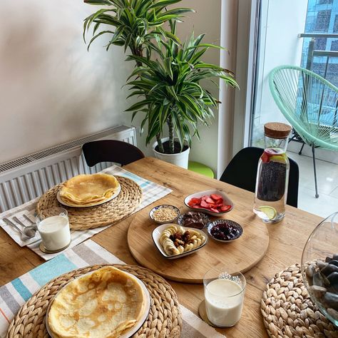 Breakfast Ideas Table, Pancake Breakfast Ideas, Pancake Station, Pancake Breakfast, Breakfast Idea, Breakfast Pancakes, Breakfast Ideas, Pancakes, Table Settings