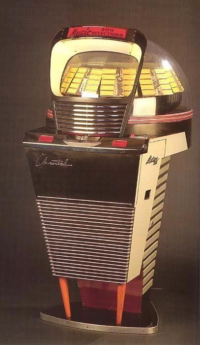 The 15 most incredible Space Age record players A vinyl jukebox for the most cosmic of occasions, the Chantal-Meteor was designed by Jean Foufounais and Andre Deviaz and named after Jean’s wife Chantal. The first iteration, launched in 1954, features 120 selections with the 60 discs arranged in two rows. The jukebox was then re-booted as the Chantal-Meteor 200, installed with a new “revolving doughnut” mechanism for a larger selection. 60s Furniture, Music Machine, Juke Box, Jukeboxes, Old Radios, Rock N’roll, Atomic Age, Record Players, Vintage Radio