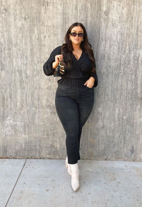 Black Outfit Edgy Chic Plus Size, Casual Drinks Outfit Night Plus Size, House Party Outfit Plus Size, Simple Date Night Outfit Plus Size, Plus Size Happy Hour Outfit, Vegas Plus Size Outfits, Vegas Outfits Curvy, Concert Looks Night Plus Size, Plus Size First Date Outfit Fall