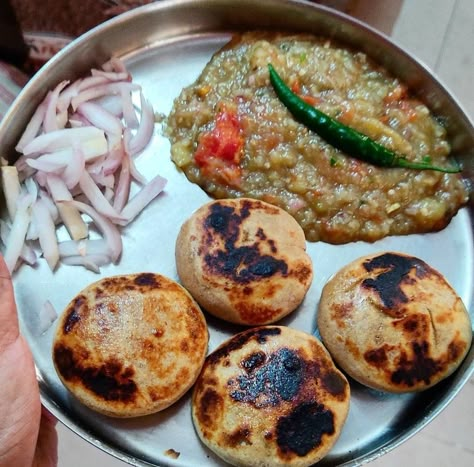 Litti Chokha Recipe, Chokha Recipe, Litti Chokha, Dinner Pics, Food Variety, Veg Restaurant, Vegetarian Snacks Recipes, Insta Profile, Delicacy Food