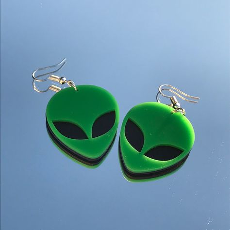 Diy Earrings Aesthetic, Alien Jewelry, Alien Earrings, Alien Crafts, Y2k Earrings, Accessory Inspo, Shrinky Dink, Earrings Aesthetic, Ghost Earrings