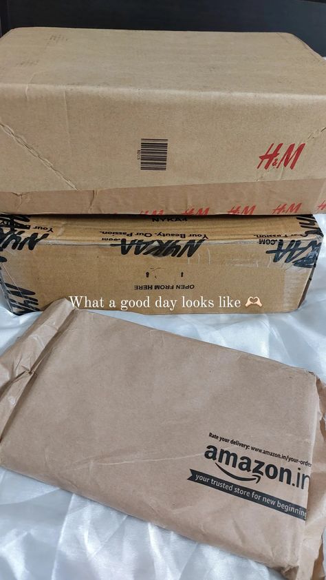 H&m Parcel Snapchat Story, Flipkart Parcel Snap, Unboxing Captions Instagram, Snapstreaks Ideas Aesthetic, Nykaa Parcel Snap Story, Amazon Parcel Snap, Parcel Snap, Shopping Snapchat Story, Shopping Captions