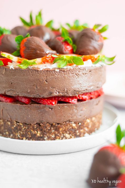 Birthday Cake Healthy, Special Birthday Cake, Flourless Chocolate Torte, Raw Vegan Chocolate, Keto Birthday Cake, Healthy Birthday Cakes, Vegan Birthday, Vegan Birthday Cake, Vegan Baking Recipes