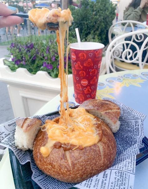 What To Order On Disneyland's Secret Menu! - Picky Palate - Disneyland Tips! Best Disneyland Food, Disneyland Snacks, Disneyland Restaurants, Picky Palate, Disneyland Secrets, Disney Desserts, Secret Menu Items, Disneyland Christmas, Disneyland Food