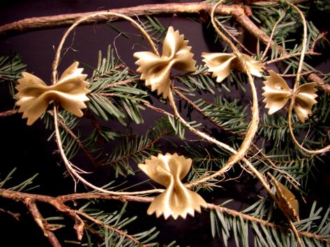 Carl’s Italian Christmas Decorations – Do it with macaroni | I Know I Made You Smile Italian Christmas Decorations, Italian Christmas Cards, Italian Christmas Traditions, Hero Ideas, Christmas In Italy, Italian Theme, Italian Christmas, Easy Christmas Decorations, Handmade Christmas Tree