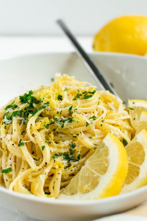 This light and refreshing lemon pepper pasta is the perfect summery dinner dish. Lemon juice, lemon zest, butter, garlic, Parmesan cheese, parsley, and black pepper come together in a zippy lemon pepper sauce perfect for coating tender linguine noodles. Pair this pasta with grilled chicken or juicy shrimp for a complete meal. #lemonpepperpasta #lemonpasta #pasta #easydinner #dinnerrecipe #pastadinner #weeknightdinner Lemon Pepper Linguine Recipe, Lemon Pepper Chicken Pasta, Pasta With Grilled Chicken, Lemon Pepper Pasta, Lemon Pesto Pasta, Lemon Pepper Sauce, Grilled Chicken Pasta, Avocado Pesto Pasta, Roasted Red Pepper Pasta