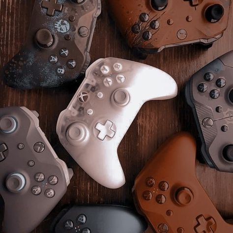 Brown Gaming Aesthetic, Ladybug Aesthetic, Gaming Aesthetic, 70 Show, Ted Lasso, Aesthetic Brown, Playlist Covers, Instagram Highlights, Game Controller