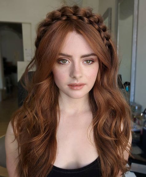 Bridal Ponytail, Elegant Ponytail, Hair Extensions Best, Wedding Hairstyles Updo, Sleek Ponytail, Creative Hairstyles, Hairstyles For Round Faces, Lily Collins, Loose Hairstyles