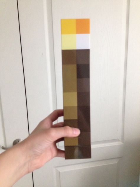 Awesome Minecraft torch that lights up Minecraft Torch Ideas, How To Make Led Lights In Minecraft, Minecraft Lamp Ideas Inside, Minecraft Torch Lamp, Minecraft Led Light, Minecraft Torch, Torches Diy, Minecraft Things, Diy Minecraft