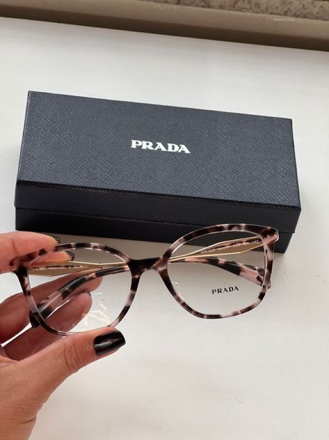 Prada Glasses Frames Woman, Designer Glasses Frames Women, Glasses Prada, Cute Glasses Frames, Elegant Glasses, Glasses Frames Trendy, Classy Glasses, Glasses Inspiration, Designer Glasses Frames