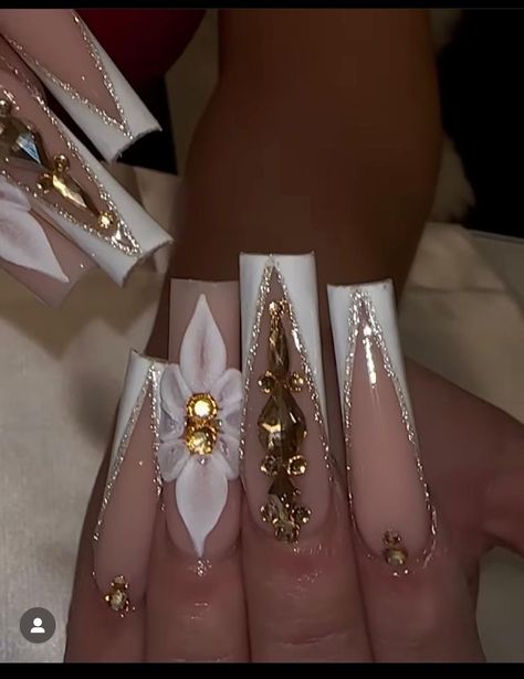 Buchanan Nails, Damas Nails For Quince, White And Champagne Nails, Quinceanera Nails White And Gold, White And Gold Quince Nails, Beauty And The Beast Quinceanera Nails, White And Gold Nails Square, Beauty And The Beast Quince Nails, Quince Nails Almond