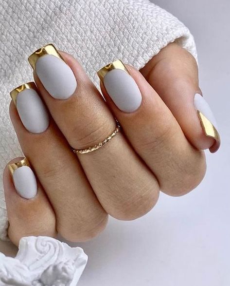 French Nails Design, Gold Tip Nails, White Nails With Gold, Chrome Nails Designs, Her Nails, Classic Nails, Elegant Nails, Chic Nails, French Tip Nails