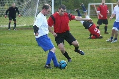 Sunday League Football Soccer Quotes Funny, Soccer Jokes, American Funny Videos, Jokes Photos, Funny Sports Pictures, Playing Soccer, Soccer Memes, Soccer Funny, Soccer Quotes